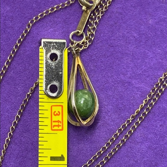 💛 Vintage Gold Filled Green Jade Ball Pendant Necklace - Picture 4 of 4